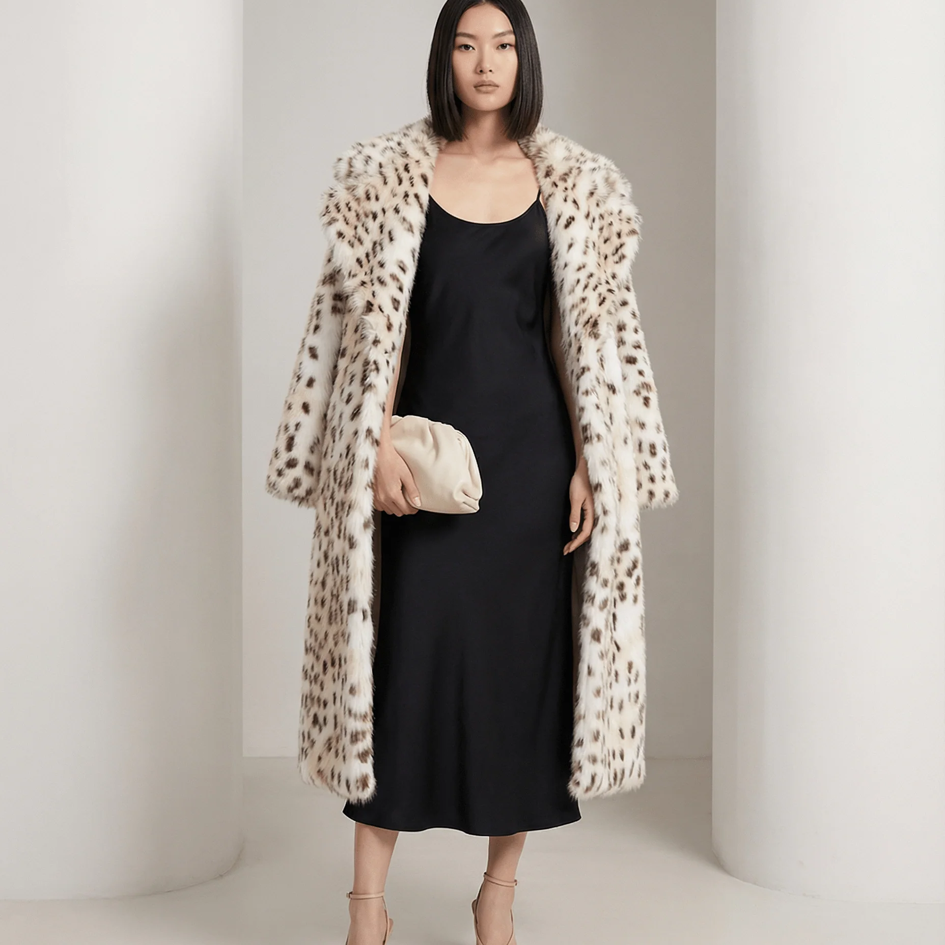 Manteau Asteria en fausse fourrure léopard des neiges