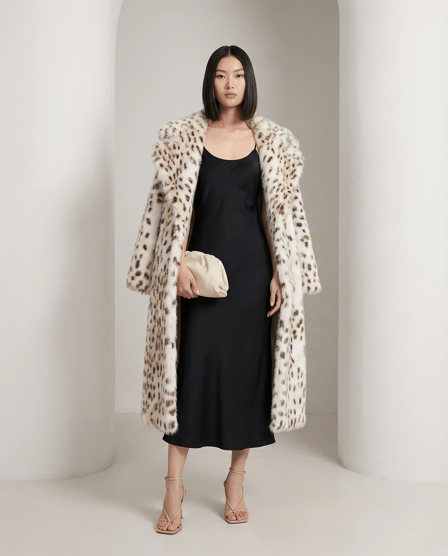 Manteau Asteria en fausse fourrure léopard des neiges
