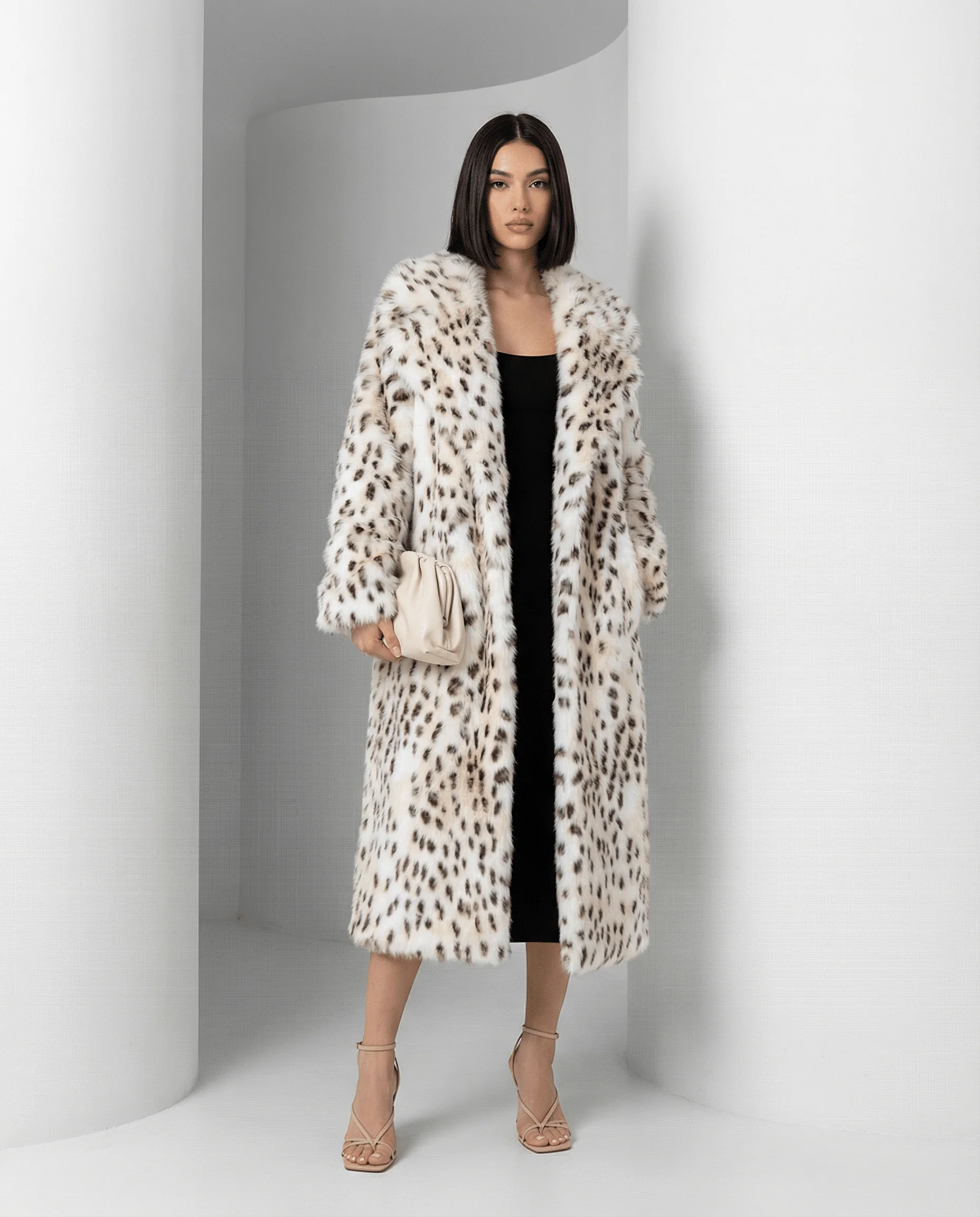 Manteau Asteria en fausse fourrure léopard des neiges