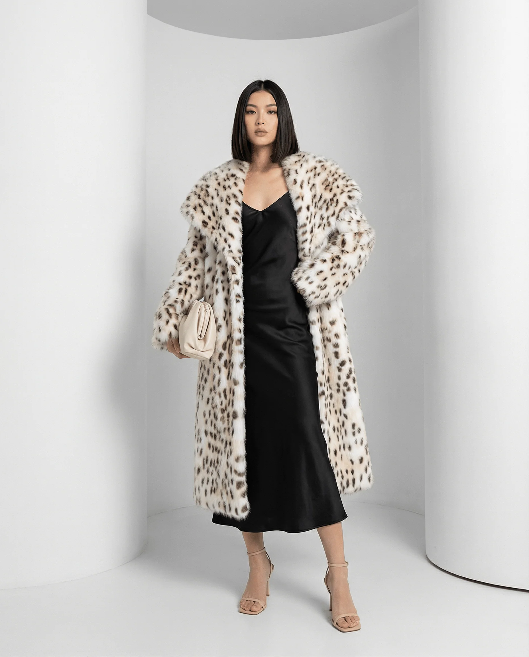 Manteau Asteria en fausse fourrure léopard des neiges