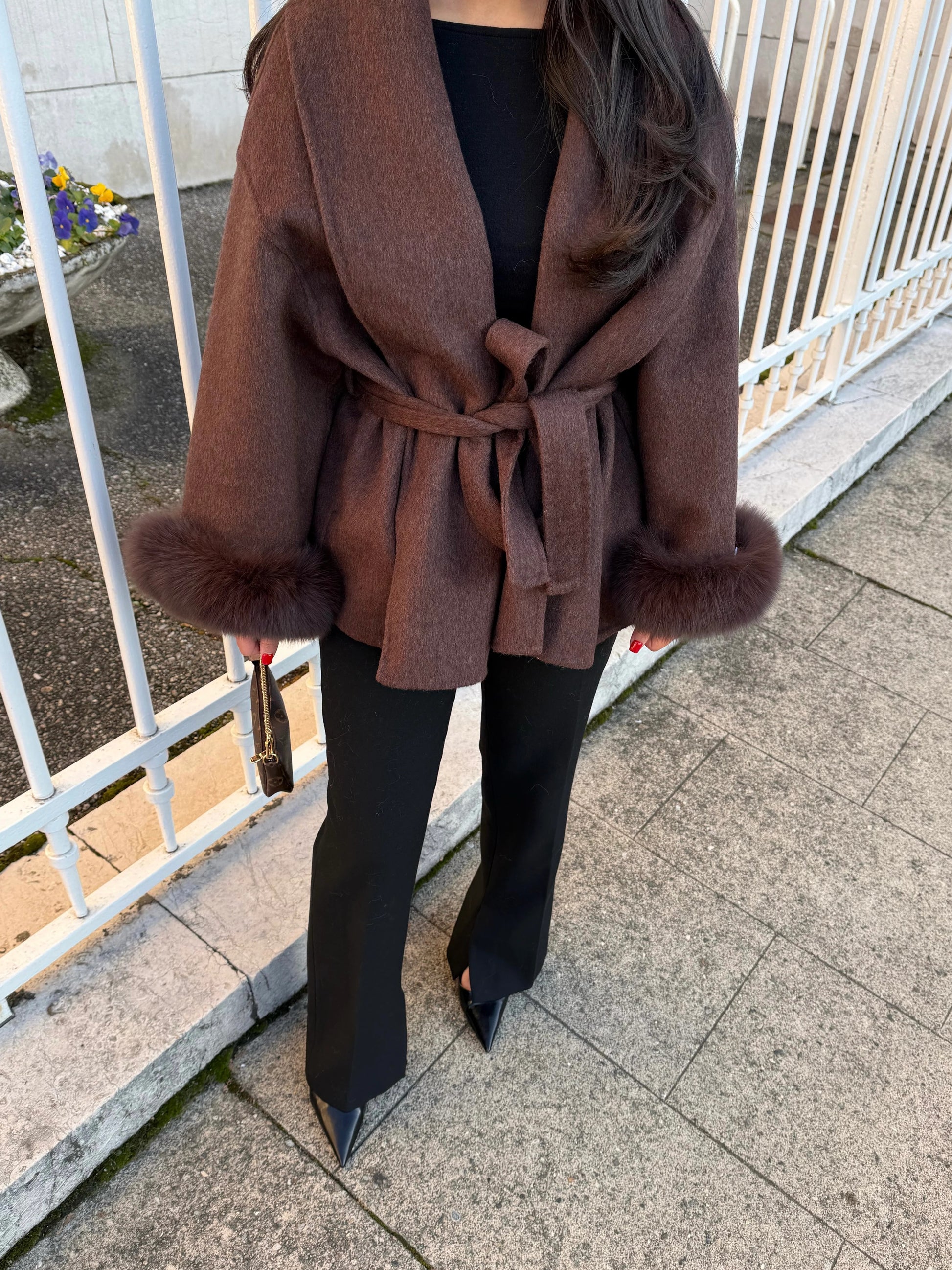 Renée | Veste élégante avec des détails en fourrure écologique