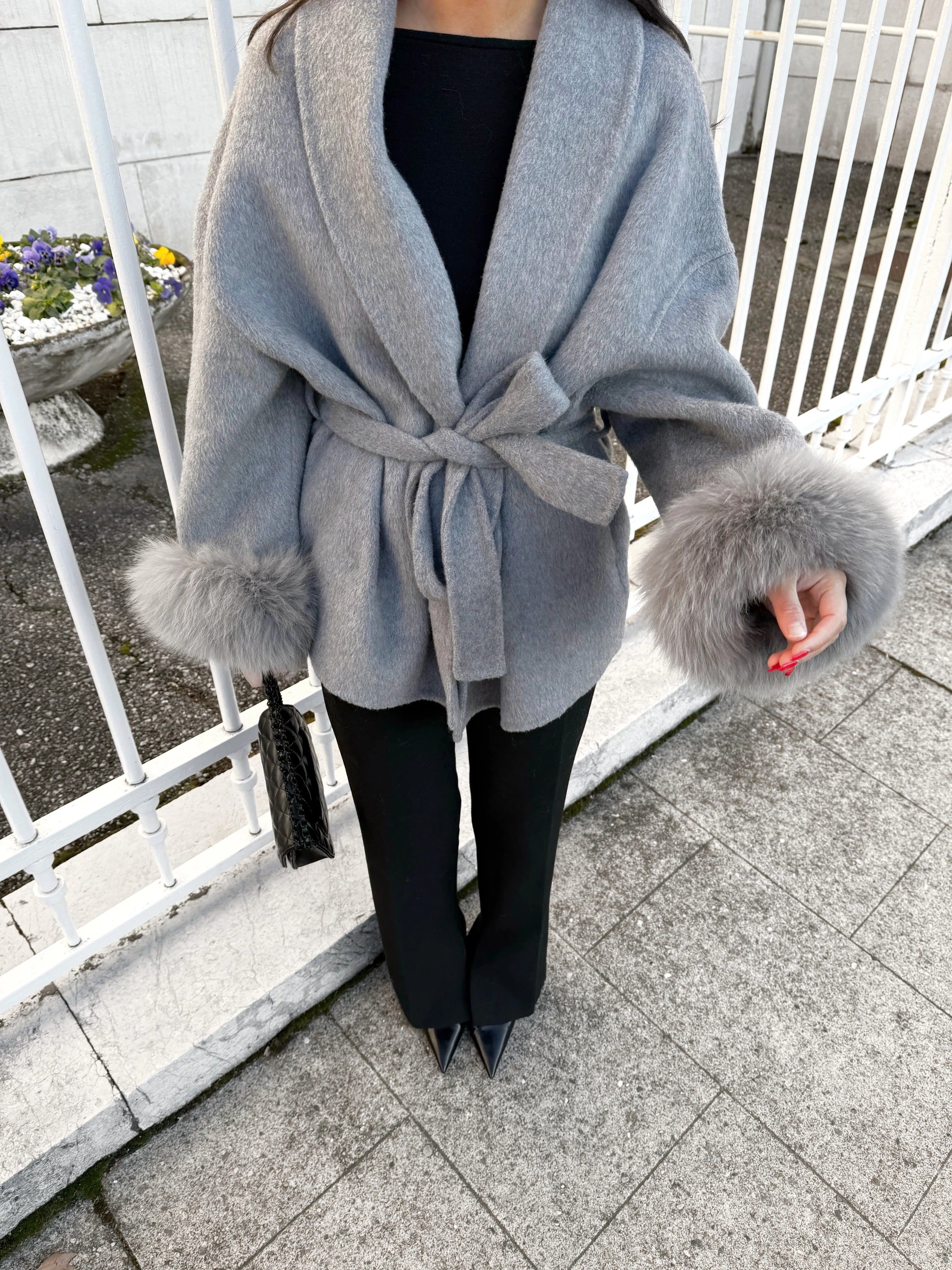 Renée | Veste élégante avec des détails en fourrure écologique
