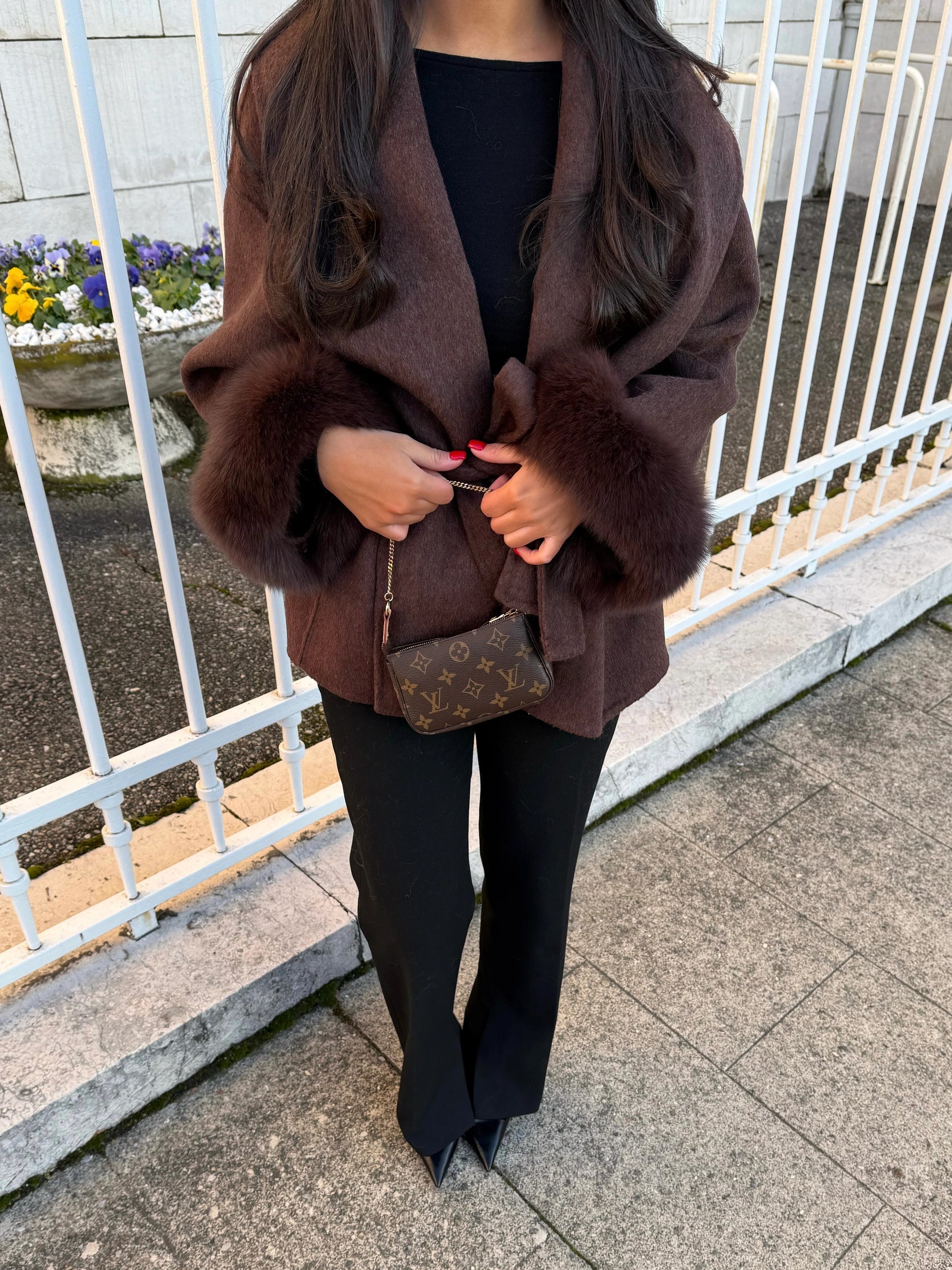 Renée | Veste élégante avec des détails en fourrure écologique